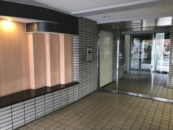 ファシネス玉川台のエントランス