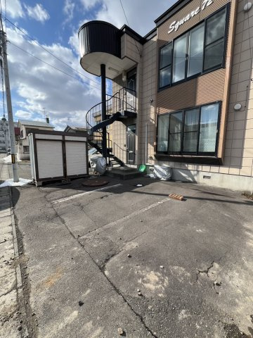 スクエア7・2の駐車場