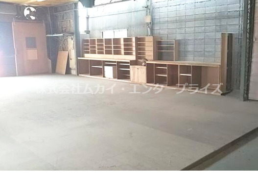 羽曳野市野　貸し倉庫の内装|きれいな内装です