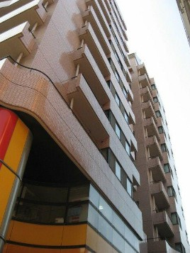 【外観】 | LIVE CITY90 | 鉄骨鉄筋コンクリート造のがっちりとした建物。
