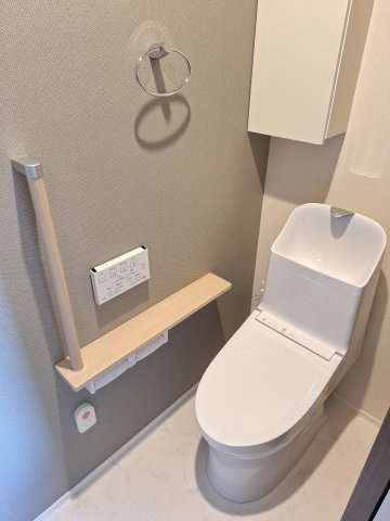 （シニア限定）Loisir壽光のトイレ|手すり付きでつまづき防止/温水洗浄便座