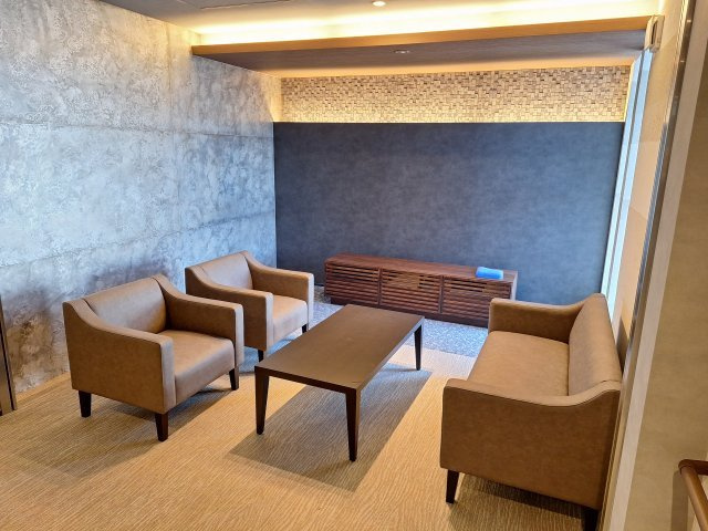 （シニア限定）Loisir壽光のロビー|タクシーやご家族が待てるエントランスロビー