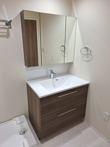 （シニア限定）Loisir壽光の洗面所|鏡面裏に収納あり/ホースヘッド