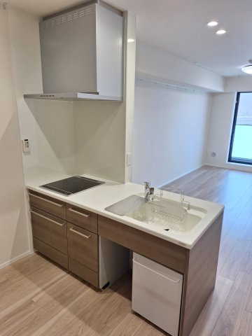 （シニア限定）Loisir壽光のキッチン|座りながら作業ができるキッチンです。IHで火災予防に配慮