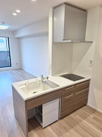 （シニア限定）Loisir壽光のキッチン|座りながら作業ができるキッチンです。IHで火災予防に配慮