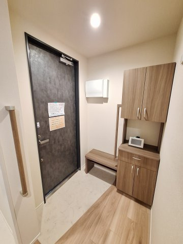 （シニア限定）Loisir壽光の玄関|手すり付きでつまづき防止/靴の履き替え時の転倒防止