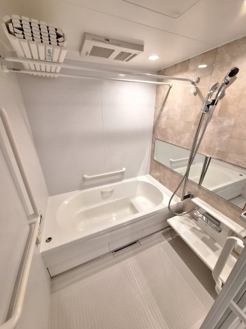 （シニア限定）Loisir壽光の浴室|栓を閉めればボタン一つでオートバス
