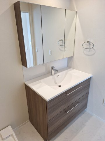 （シニア限定）Loisir壽光の洗面所|鏡面裏に収納あり/ホースヘッド