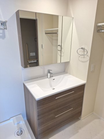 （シニア限定）Loisir壽光の洗面所|鏡面裏に収納あり/ホースヘッド