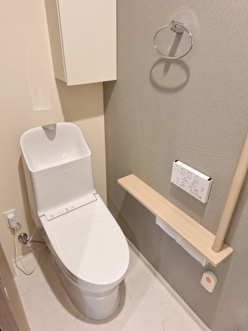 （シニア限定）Loisir壽光のトイレ|手すり付きでつまづき防止/温水洗浄便座