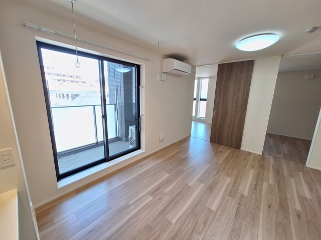 （シニア限定）Loisir壽光の居間・リビング|柱の少ない四隅をしっかり使えるお部屋です