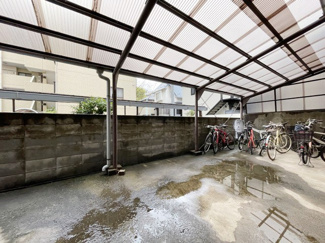 【駐車場】 | バイク置き場。空き区画の有無や駐輪料金、サイズおよび排気量規定などについては、改めてお問い合わせください。～即日のご見学可能～　お問合せはお気軽にどうぞ。
