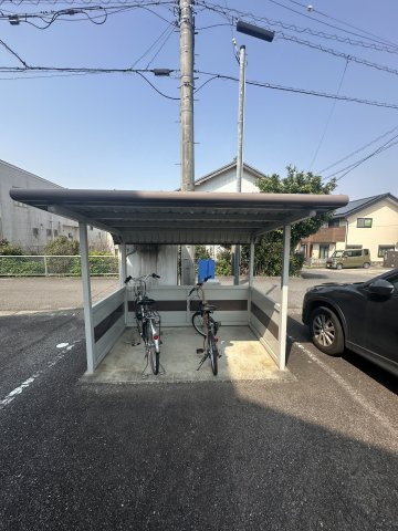 メゾン・プティオラージュの駐車場