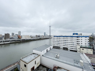 【展望】 | 眼前に広がる空の雄大さと、このお部屋の自慢の一つである「眺望」をご覧ください。毎日、この景色を独り占めできる新生活に夢が広がります。～即日のご見学可能～　お問合せはお気軽にどうぞ。