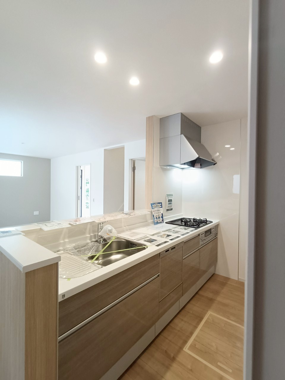 八潮市　緑町3丁目　新築戸建　全2棟のキッチン|キッチンでお料理をお楽しみください