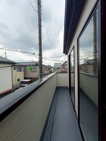 八潮市　緑町3丁目　新築戸建　全2棟のバルコニー|落ち着いた時間を過ごせるバルコニーです