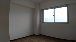 サンパールビルの洋室