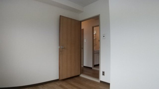 サンパールビルの洋室