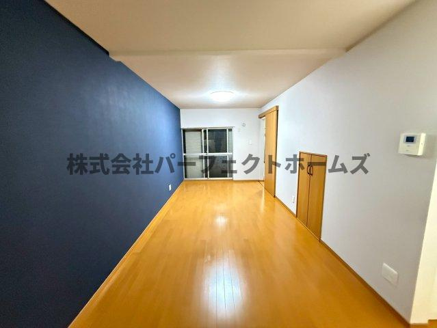 高柳７丁目テラスの居間・リビング|おしゃれな居間です