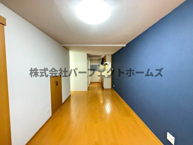 高柳７丁目テラスの居間・リビング|ゆったりとした居間です