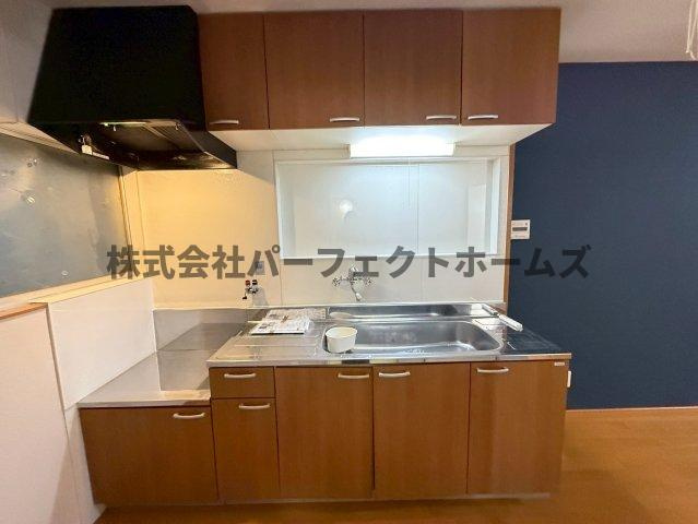 高柳７丁目テラスのキッチン|コンパクトなキッチンで掃除もラクラク
