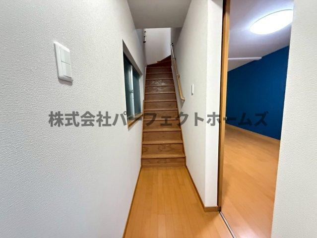 高柳７丁目テラスの内装|明るい色調の室内です