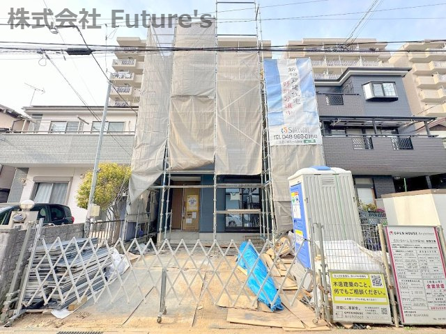 吉川市大字保　新築戸建　全1棟の外観|前面道路含む現地写真です。