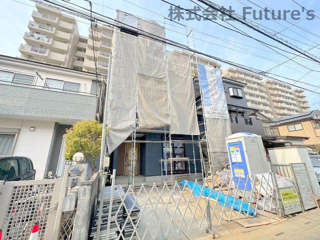 吉川市大字保　新築戸建　全1棟の外観|前面道路含む現地写真です。