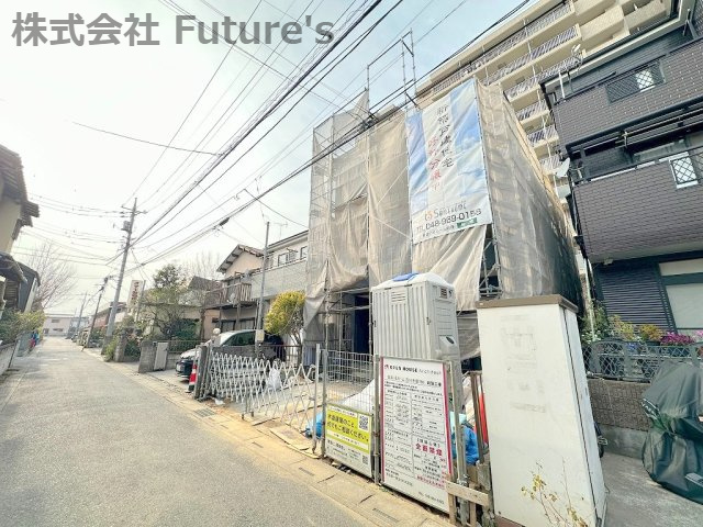 吉川市大字保　新築戸建　全1棟の外観|前面道路含む現地写真です。