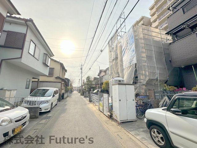 吉川市大字保　新築戸建　全1棟の前面道路含む現地写真|前面道路含む現地写真です。