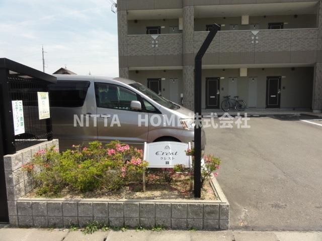 クレストの駐車場|敷地内に駐車場も完備♪