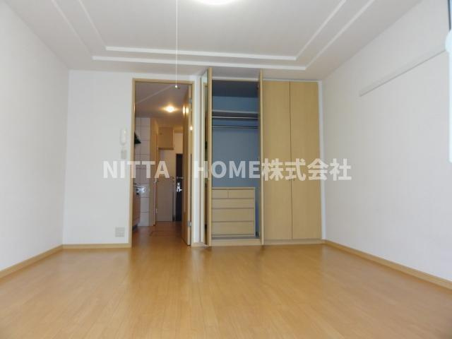 クレストの居間・リビング|洋室は９．１帖です(*^^)v