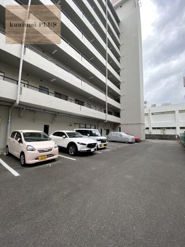 グランドメゾン放出の駐車場