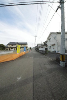 【前面道路含む現地写真】