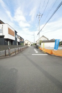 【前面道路含む現地写真】