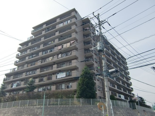 ファミール川越　ルーフバルコニー付きの外観