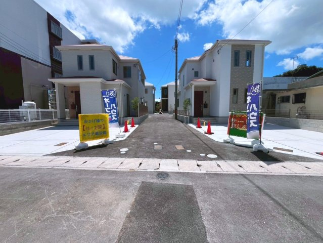 ハートフルタウン石川白浜　A号棟の前面道路含む現地写真|残り2棟