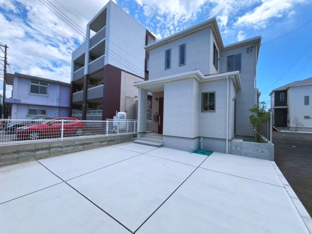 ハートフルタウン石川白浜　A号棟の駐車場|駐車並列3台可能