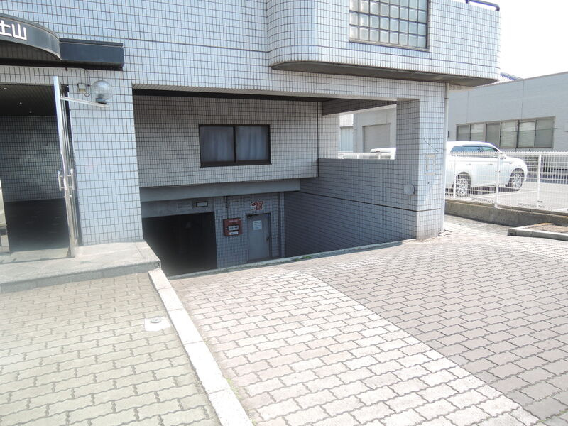 シャトー第一土山のエントランス