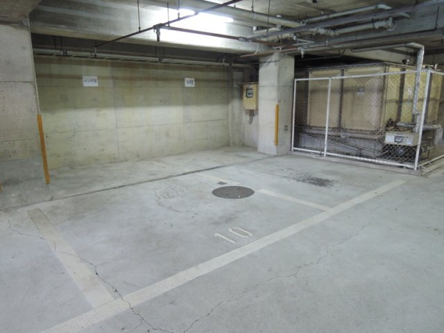 シャトー第一土山の駐車場