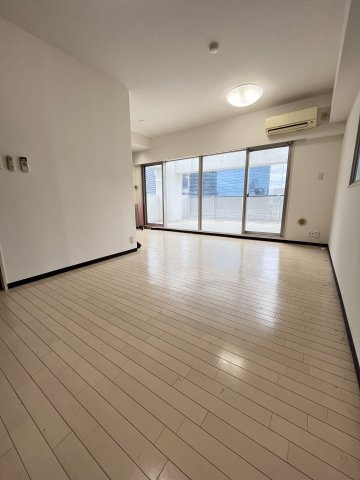 大阪市都島区片町１丁目の賃貸マンションの居間・リビング