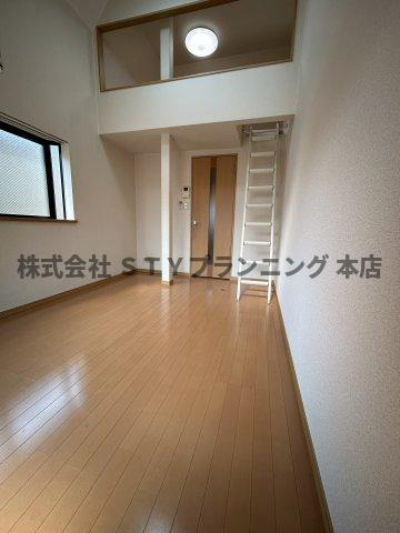 仲介手数料０円！エムケート桜山の居間・リビング