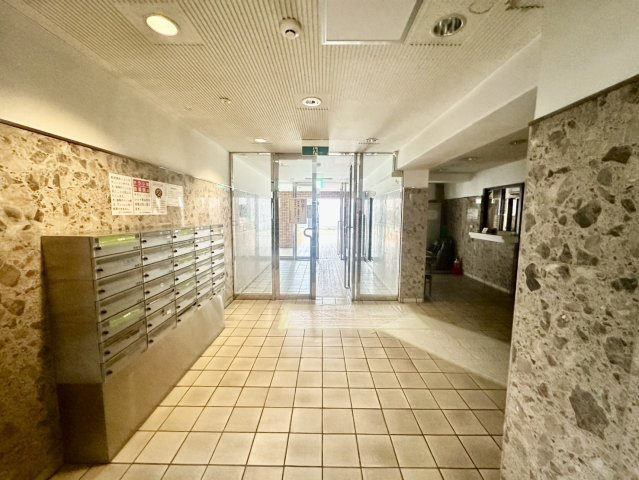 朝日プラザ木町通のエントランス