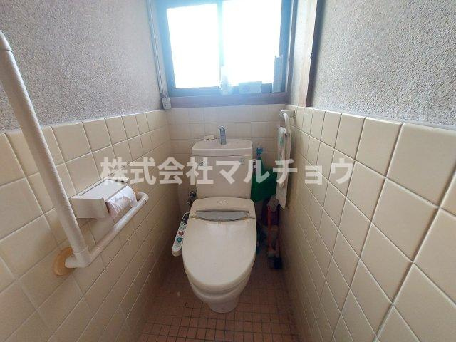 白浜桟橋戸建てのトイレ|落ち着いた色調のトイレです