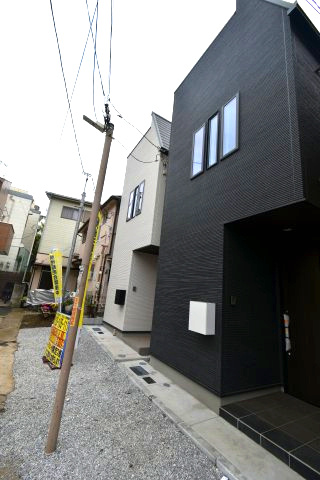 高田馬場4丁目・新築戸建の前面道路含む現地写真