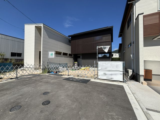 新築戸建　上安１丁目(C/BC)の前面道路含む現地写真