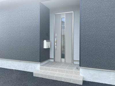 【エントランス】 | 神栖市居切2号棟 | 最短即日のご見学も承ります。 お気軽に０４７６－３７－３８８８までお問合せ下さい。