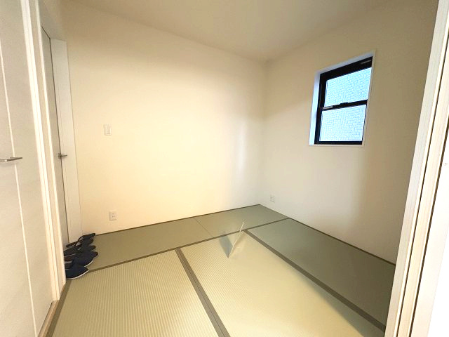 【和室】 | 福岡市東区若宮4丁目第3　1号棟（全5棟）【仲介手数料無料・0円】 | 施現地写真。1階和室です。