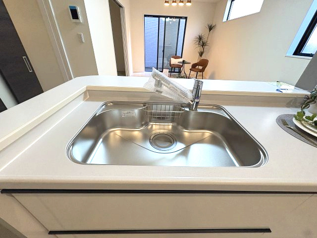 【キッチン】 | 福岡市東区若宮4丁目第3　1号棟（全5棟）【仲介手数料無料・0円】 | 現地写真。