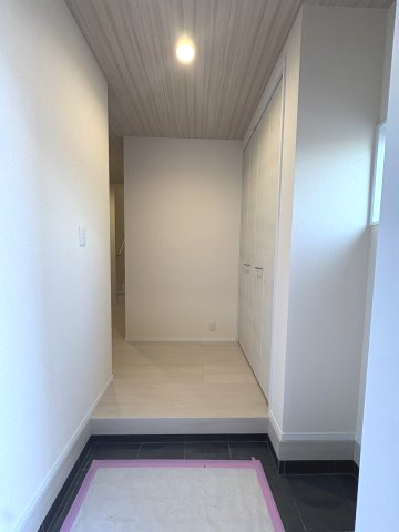 【玄関】 | 福岡市東区若宮4丁目第3　1号棟（全5棟）【仲介手数料無料・0円】 | 現地写真。